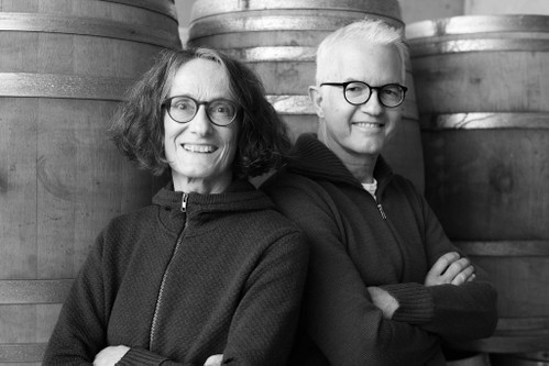 Das Winzerpaar Anna Barbara Kopp von der Crone und Paolo Visini. Mit ihren Tessiner Merlots gehören sie zu den Spitzenproduzenten der alpinen Schweiz.