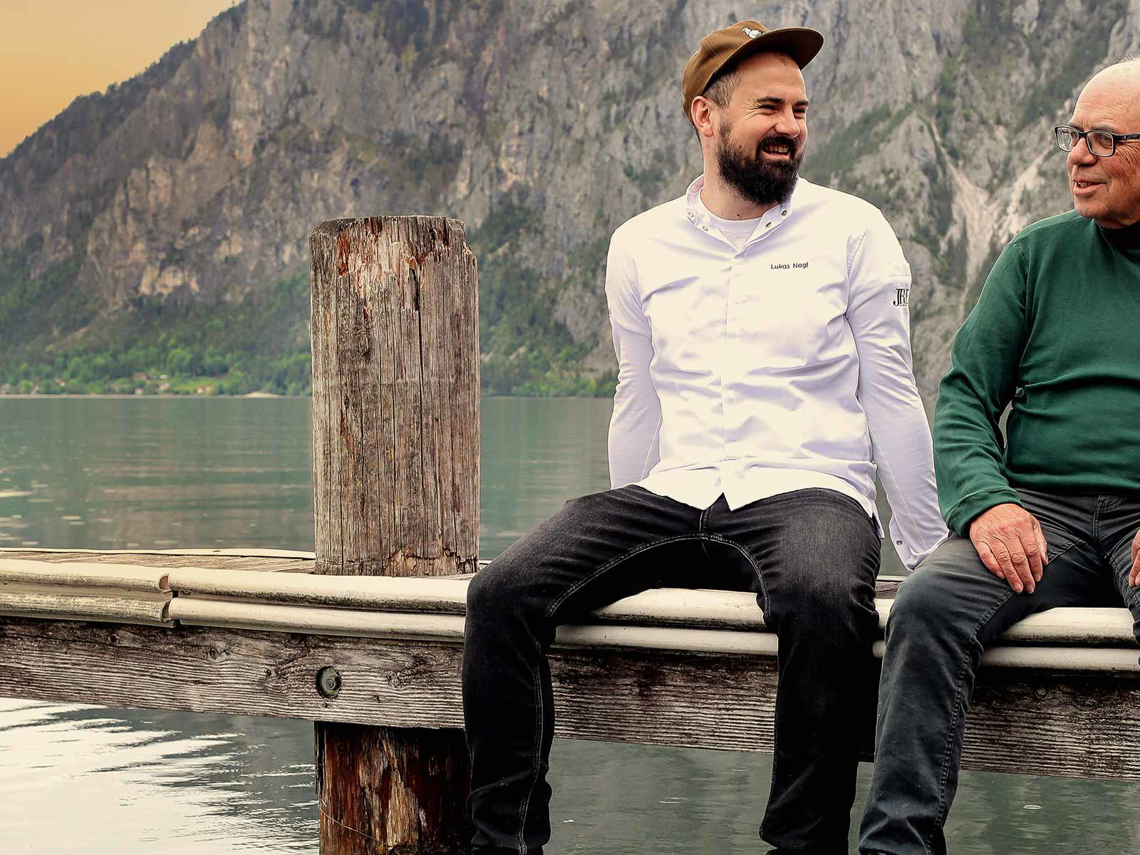 Topkoch Lukas Nagl vom Restaurant »Das Bootshaus« am Traunsee mit »seinem« Traunseefischer Gerhard Friedl.