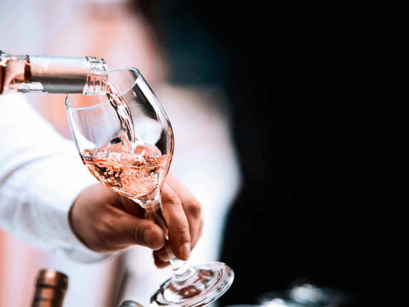 Mit den steigenden Temperaturen steigt auch die Lust auf Rosé im Glas.