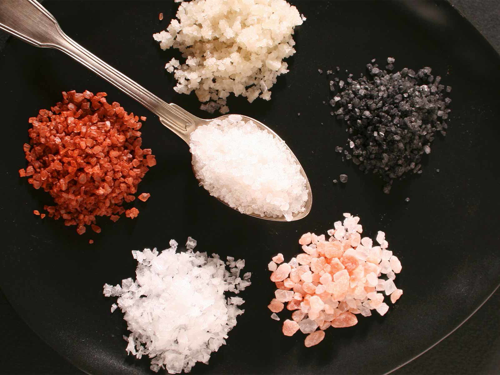 Smoked fleur de sel from Wales, Hawaiian salt in many colours: different kinds of salt offer new possibilities of flavour.