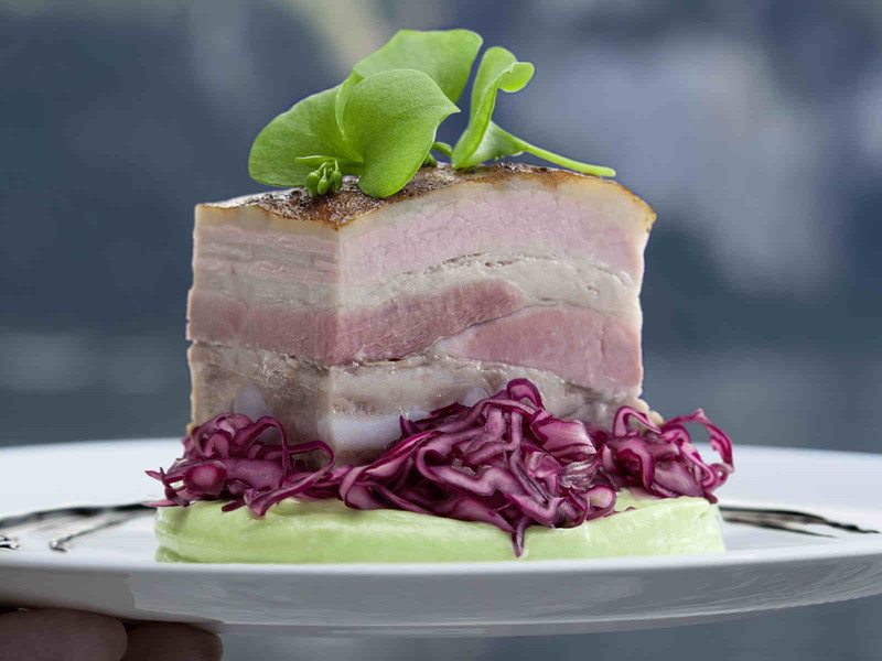Schweinefleisch mit Rotkraut.
