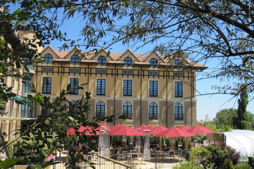«SERCOTEL VILLA DE LAGUARDIA HOTEL» (Spanien): Die Seele baumeln lassen bei speziellen Behandlungen mit Wein und Öl ist ebenso möglich, wie mit dem Fahrrad die Weingegend Rioja zu erkunden. Das ist Urlaub für Körper und Geist!
