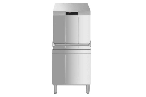 Prinzip des Durchschubsystems bei der Smeg HTY625D: Beim Spülen kann neben dem 50 x 50 cm großen Standardkorb ebenfalls ein 60 x 50 cm großer Spezialkorb für 24 Teller eingesetzt werden.