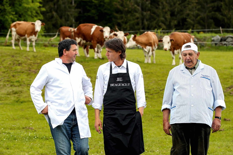Thomas Hofer, Restaurant »Culinariat by Bergergut«, mit Hermann Brenner sen. und jun. aus Vorderweißenbach im Mühlviertel
