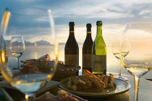 Für einen Apéro bleibt immer Zeit im Waadtland. Hier im Ort Villette im Lavaux.