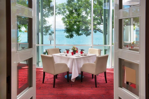 Das »Beau Rivage« in Neuchâtel gehört zu den besten Adressen der Region – auch dank der gut sortierten Weinkarte.