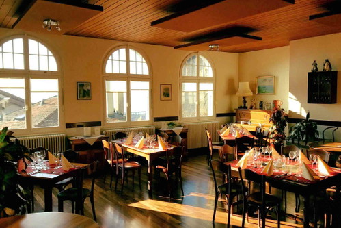 Im «Café de Riex» findet man erstklassige Speisen und die besten Crus der Region.
