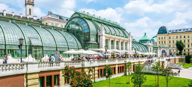 Beliebter Treffpunkt: Das Palmenhaus im Burggarten