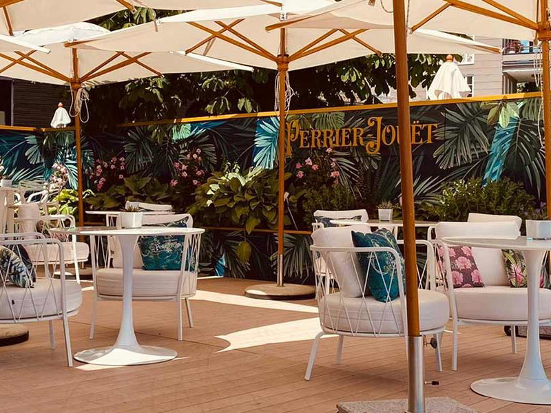 Floral-mediterraner Rahmen für erlesene Champagner