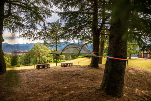 Baumzelt Parco San Grato Im Parco San Grato in Carona, der zu einem der schönsten Pärke der Schwiez zählt, können Gäste in einem exklusiven zwischen den Bäumen aufgehängten Zelt inmitten der Natur nächtigen.
«Hotel Villa Carona», Piazza Noseed, 6914 Carona

