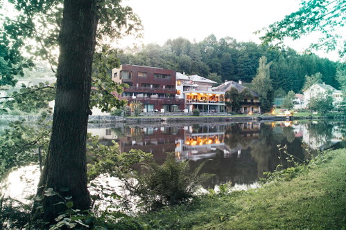 Idyllische Lage: Der »Mühltalhof« direkt am Wasser