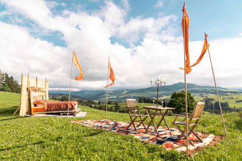 Million Stars Lustmühle Das Doppelbett unter freiem Himmel befindet sich auf einer Hangkuppe ausserhalb von St. Gallen. Zur Einstimmung gibt zudem ein Bad im Hot-Pot.
«Million Stars Lustmühle», Lindenstrasse 9, 9062&nbsp;Lustmühle
