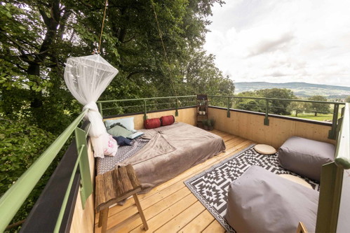 Wiesenlodge by Waldhof Die Holzlodge mit Blick auf den Sternenhimmel befindet sich auf dem Waldhof ausserhalb des Dorfes Schneisingen (bei Baden).
«BnB im Waldhof», Waldhof, 5425&nbsp;Schneisingen