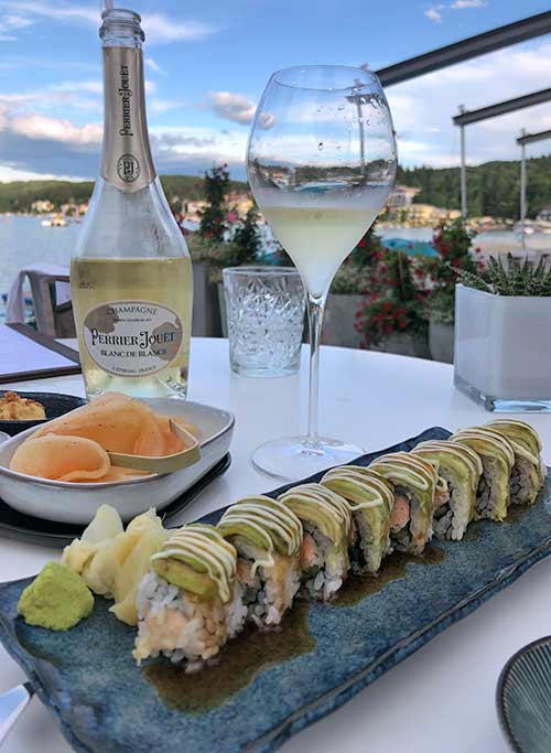Perrier-Jouët Blancs de Blanc und Dana Roll
