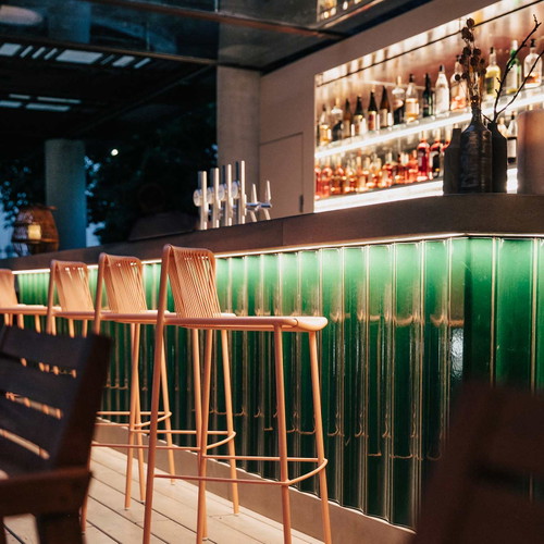 Nach dem Dinner können die Gäste sich weiter in die Bar begeben und sich von den hauseigenen Barkeepern verwöhnen lassen.

