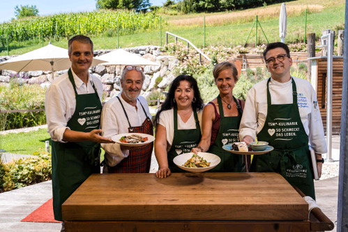 Gernot Deutsch (GF Quellenhotel), ORF-Feinschmecker Reinhart Grundner, Renate Zierler, ORF-Gartenexpertin Angelika Ertl und Küchenchef Peter Jungbauer.
