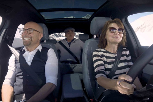 Karolin setzte sich selbst ans Steuer des Audi e-trons.