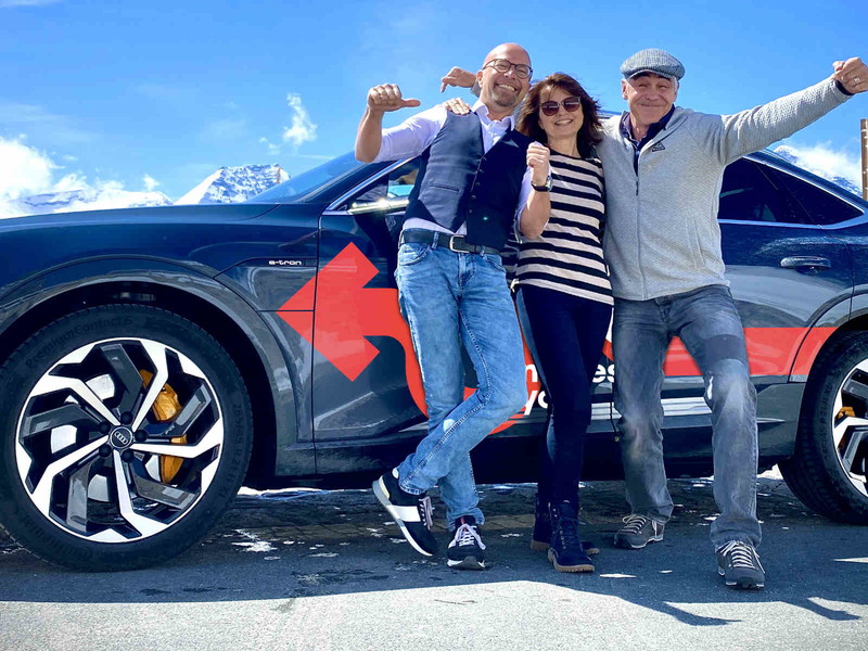 Ein elektrisierendes Wohlfühlwochenende erlebten Karolin und Max gemeinsam mit &nbsp;Christian Clerici (rechts).