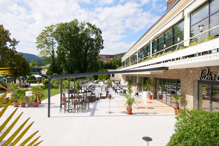 Das Restaurant im »Parkhotel Pörtschach« liegt direkt an der Promenade.