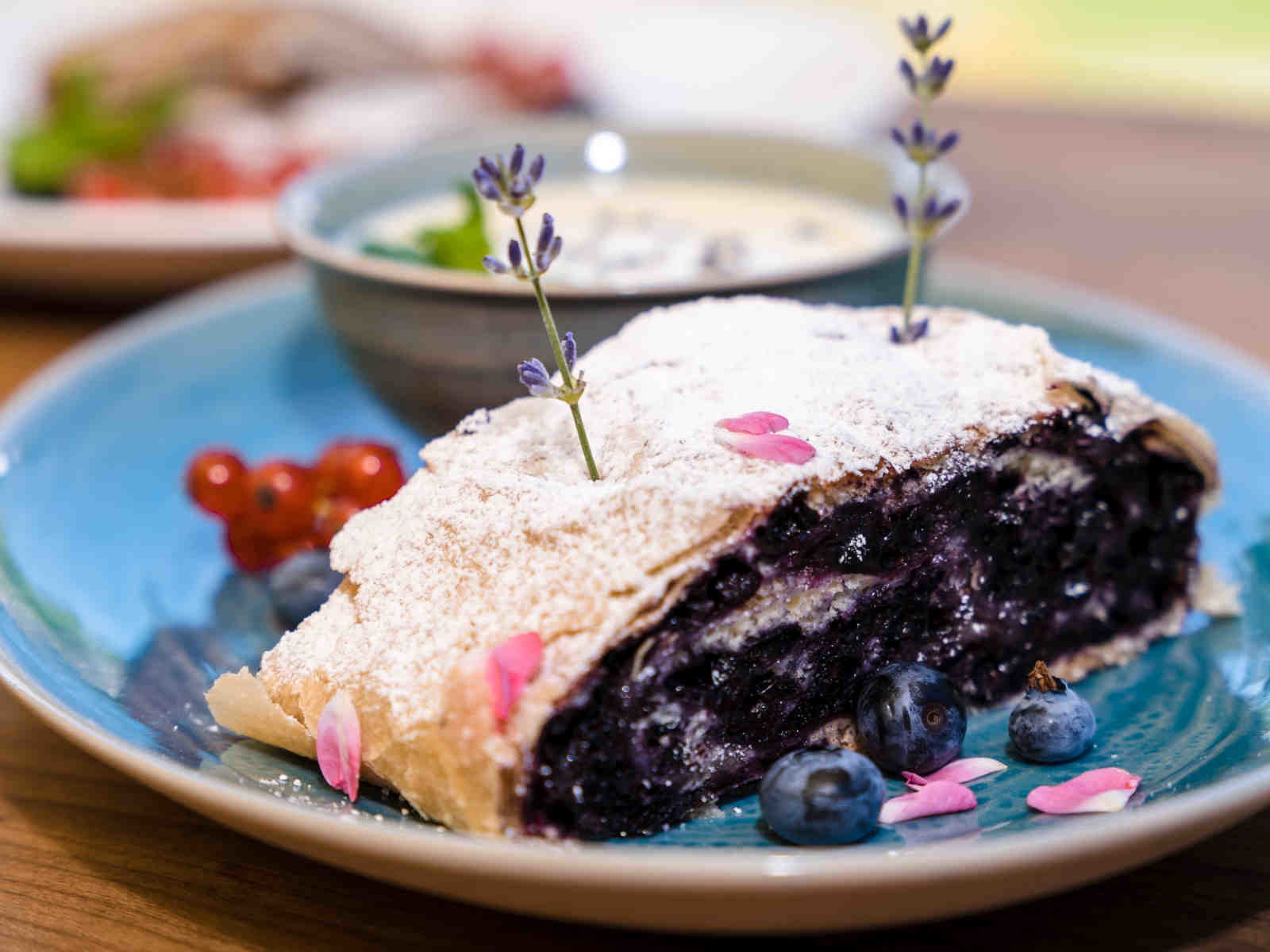 Steirischer Schwarzbeerstrudel nach Omas Rezept von Peter Jungbauer, Küchenchef des Quellenhotels.