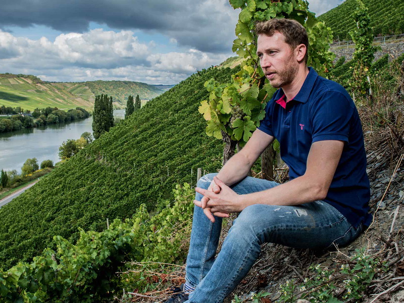 Hat einen Arbeitsplatz mit&nbsp;Aussicht auf die Mosel: Trophy-Sieger Alexander Loersch aus Leiwen.
