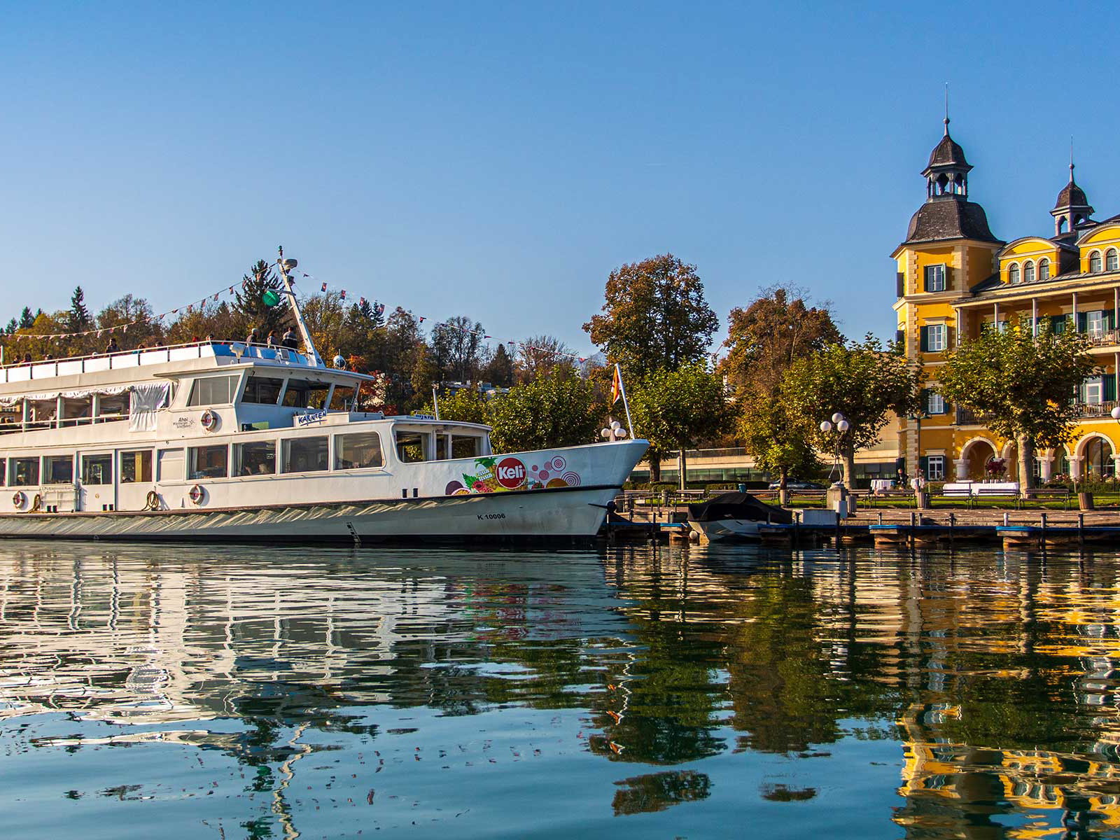 Sowohl an Bord der Wörthersee Schiffahrt als auch im Schlosshotel Velden kann gefrühstückt werden.