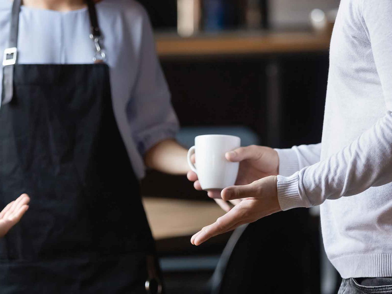 Eine Salzburger Gastronomin will Geimpfte in ihrem Café nicht bedienen.