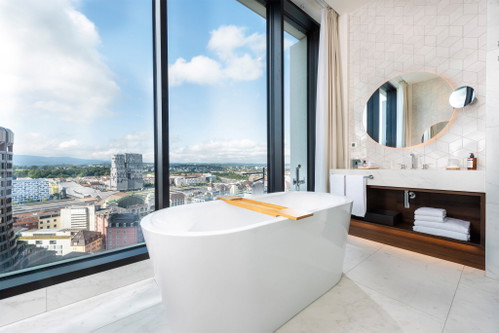 Von den Junior Suiten des «Mövenpick Hotel Basel» blickt man über die Dächer von Basel.&nbsp;