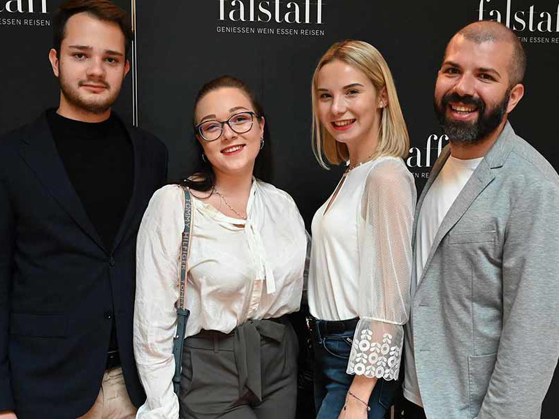 Gute Laune unter den Gästen der Champagnergala 2021