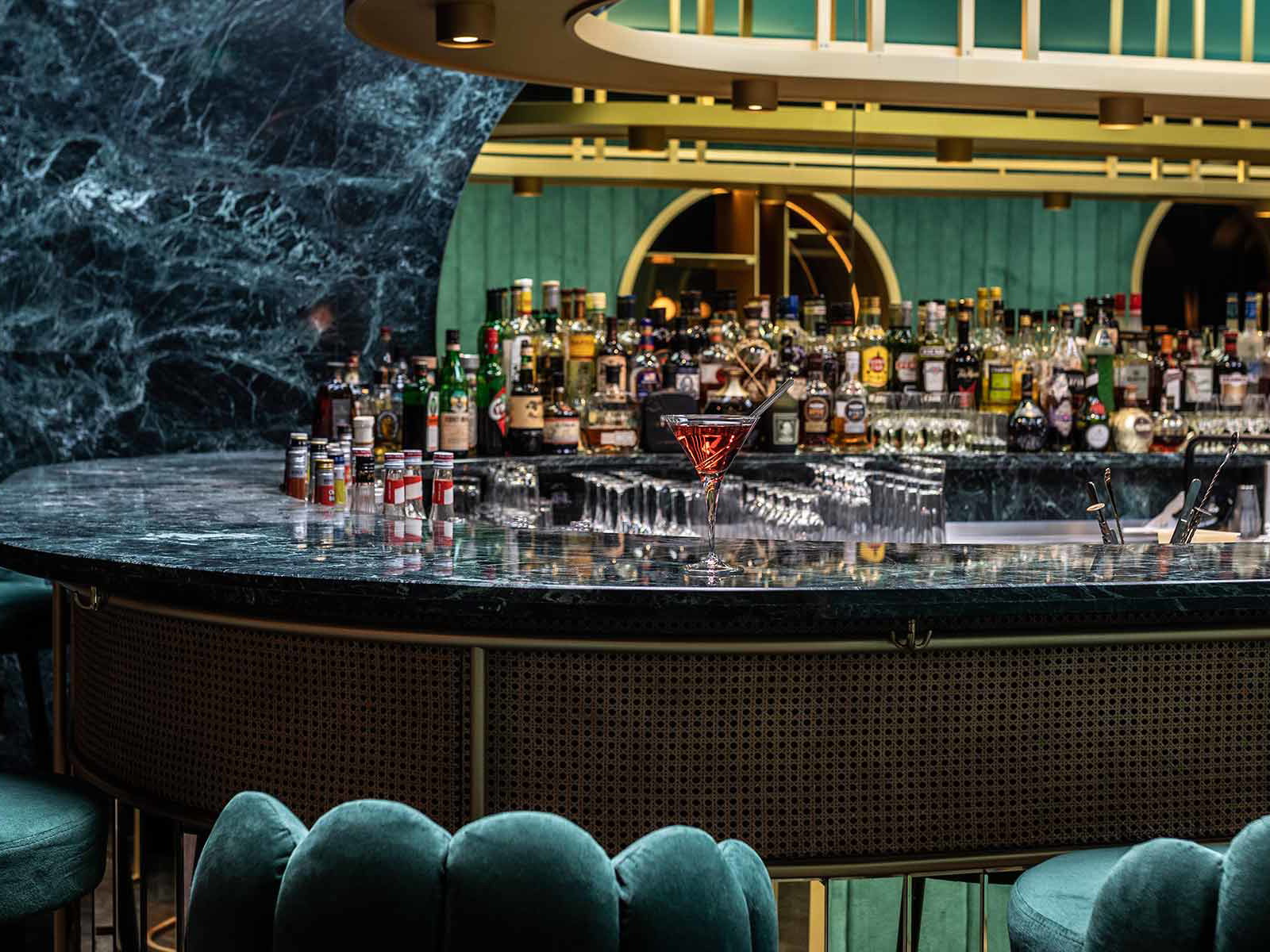 Über 1.200 Whiskys, 500 Sorten Rum und 400 verschiedene Cocktails stehen auf der Barkarte.