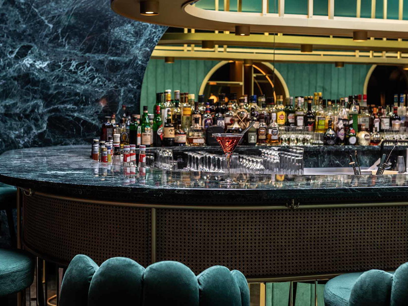 Über 1.200 Whiskys, 500 Sorten Rum und 400 verschiedene Cocktails stehen auf der Barkarte.