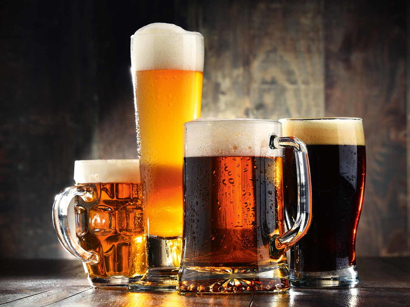 Perfekter Schaum, erfrischend gekühlt: Pünktlich zum Sommer stellt die Falstaff-Jury die besten Biere vor.