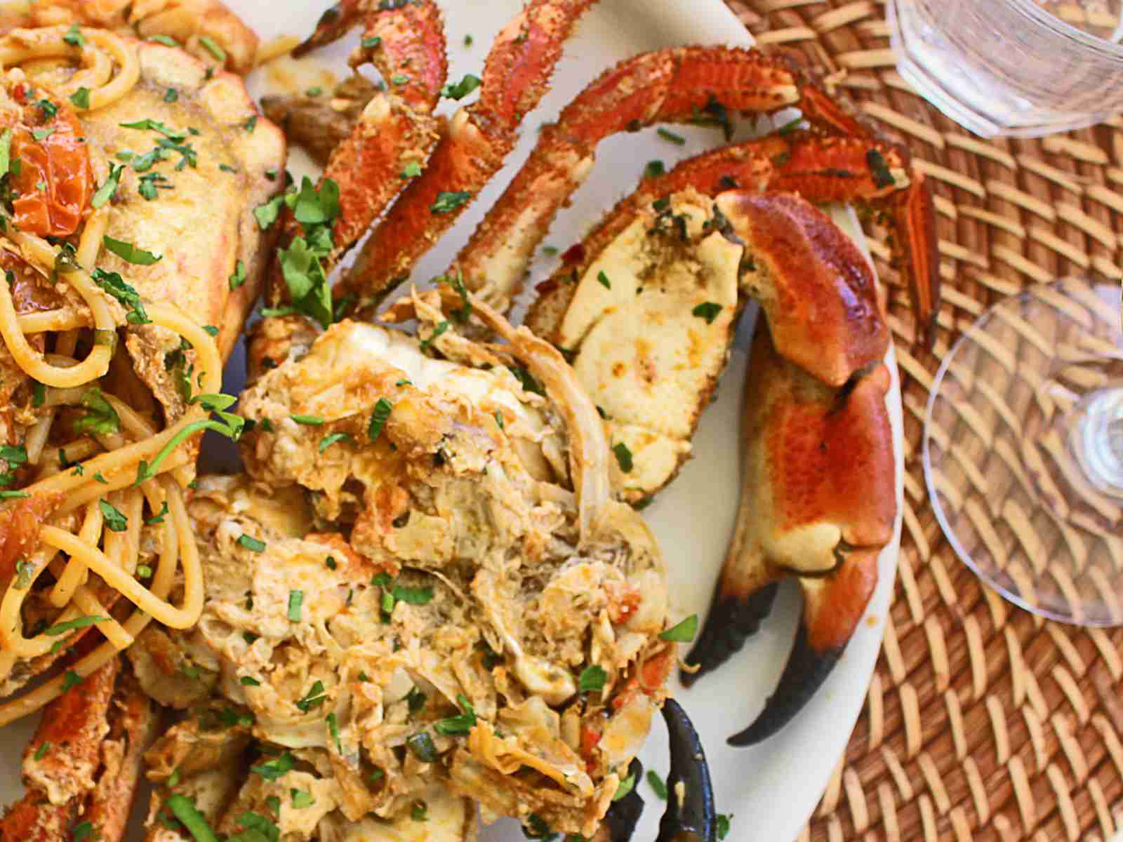 Crab, Spaghetti and White Wine