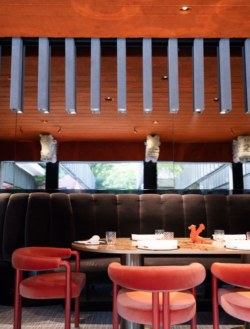 Architektur und Inneneinrichtung sind seit Beginn ein bestimmendes Element in Münchens bekanntestem Gourmetrestaurant – daran hat auch der Umbau nichts verändert.&nbsp;