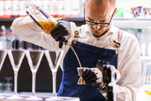 Internationale Top-Barkeeper nehmen teil.