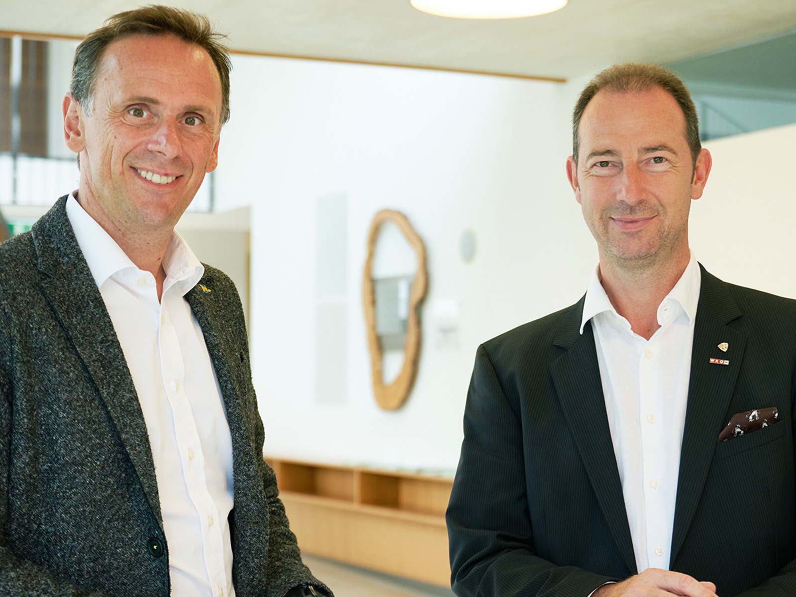 Landesrat Jochen Danninger, zuständig für die Bereiche Wirtschaft und Tourismus (l.) und Mario Pulker, Spartenobmann für die Gastronomie in der Wirtschaftskammer Österreich.