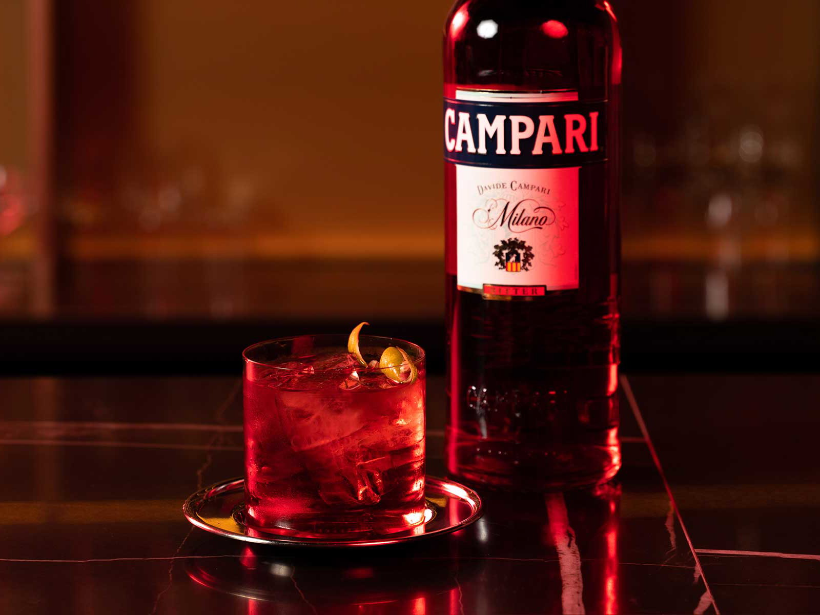 Stadtbekannte Barkeeper präsentieren ihre Variationen des Negroni Cocktails.
