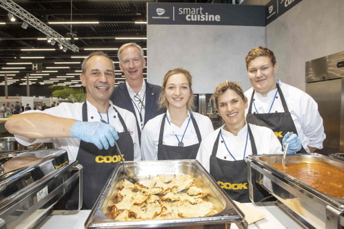 Team Transgourmet »Smart Cuisine«, 2. v.l.: Stephan Helber, Bereichstleiter Nationale Key Account Kunden Gastronomie und Großverbraucher, mit Willi Brunner (1. v.l.) und seinem Team.