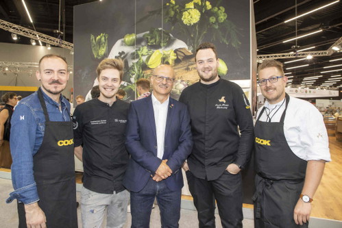 V.l.: Domenic Kreller vom »Gaudium« Münchendorf, Stefan Fischer vom »Seekarhaus« Obertauern, Stefan Buczolich, Geschäftsleitung »Cook«, Sascha Förster vom Hotel Klosterkof Bayrisch Gmain und Alexander Garoß vom Restaurant »Jamek«.