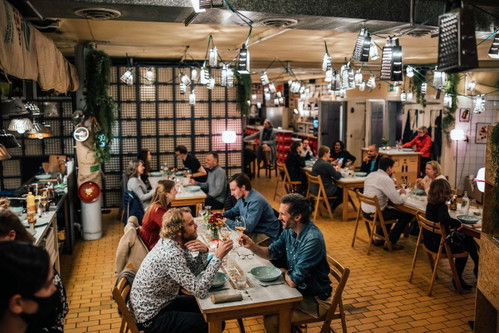 Ob ein Weinkurs, ein kulinarischer Stadtspaziergang, ein Workshop über das Einmachen von Gemüse oder das Backen von Sauerteigbrot – FOOD ZURICH ist ein vielfältiges Festival.