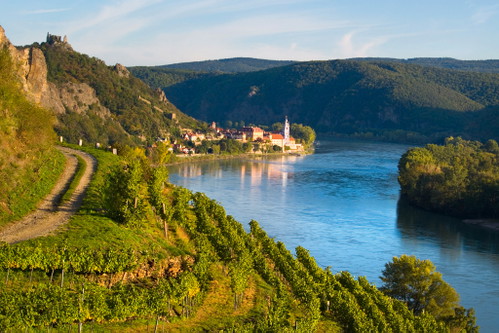 Dürnstein – eine barocke Perle am blauen Donaustrom.