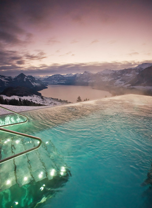 Der Spa mit Outdoor-Pool