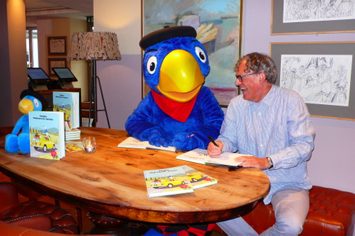 Globi mit Illustrator Walter Pfenniger