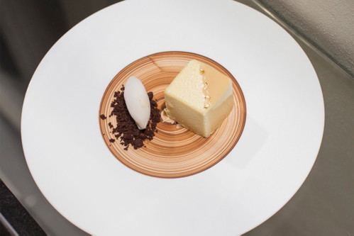 Mousse und Sorbet von der Kakaofrucht mit Abatebirne und Baumnusskrokant