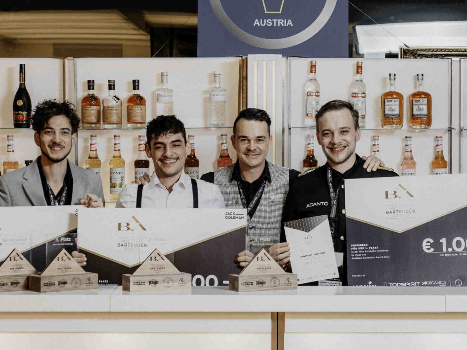 Kategorie »Alkoholfrei« gesamt: 3. Alexander Malle, 2. Hans Jörg Prommer, Veranstalter Dominik Wolf und 1. Sebastian Lachinger.