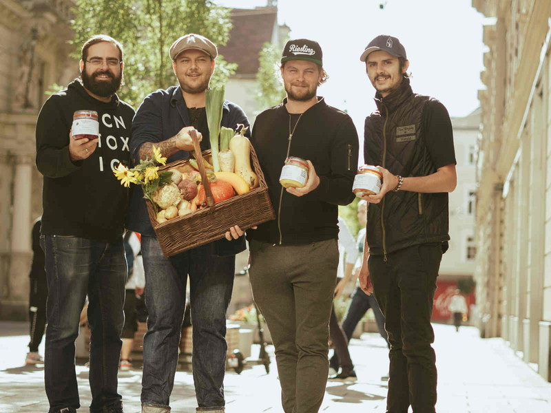 Alexander Posch, Philipp Carstanjen, Johann Schmuck und Harald Irka haben für den guten Zweck gekocht.