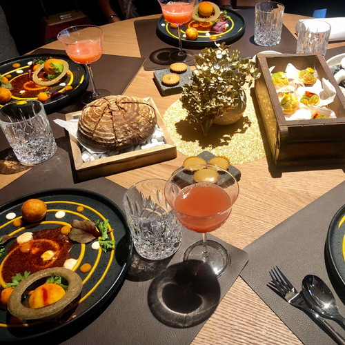 Ein mit »Momenten« gedeckter Tisch