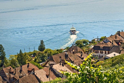 Malerische Dörfer, Reben und der blaue Bielersee.