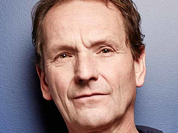 Erwin Wagenhofer wurde mit seinem ersten abendfüllenden Dokumentarfilm »We Feed the World« bekannt.