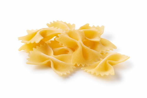 Farfalle -&nbsp;Zur Schmetterlingsform gedrückte Nudeln mit gezacktem Rand